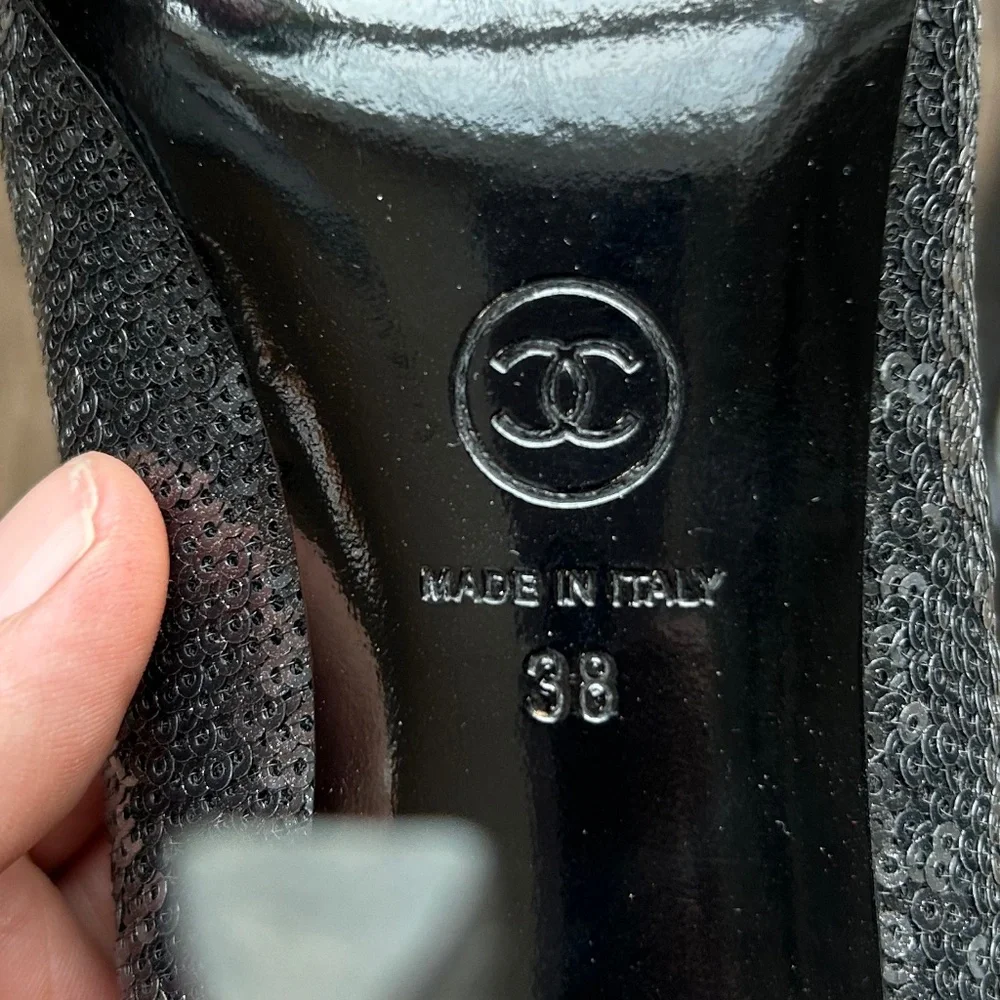 Chanel Black Sequin Sparkle CC Pumps | 38 - Picture 7 of 16